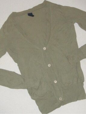 Early 2000s y2k vintage Gap khaki green button up long sleeve shirt cardigan